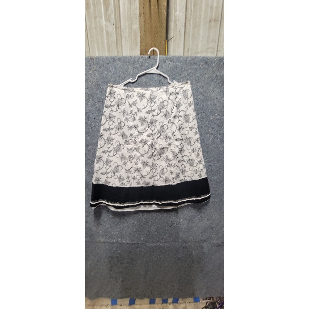 R Q T Women's Black & White Side Zipper Lined Skit Size 16